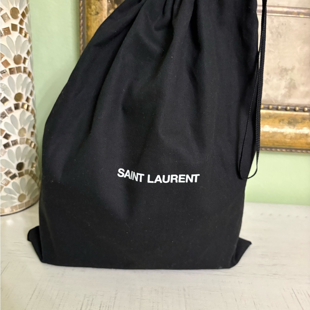 Saint Laurent YSL Toy LouLou in black w/ gold hardware and adjustable strap - Picture 13 of 14